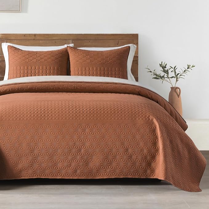 HORIMOTE HOME Burnt Orange Queen Size Quilt Set - Soft Microfiber Bedspread with 2 Shams, Lightweight & All-Season Geometric Coverlet for Cozy Bedding
