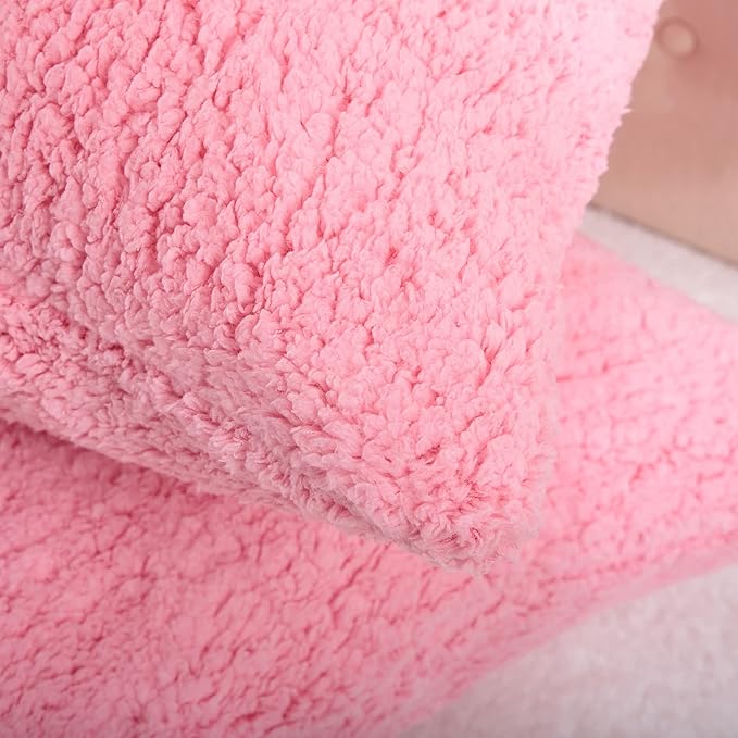 Reafort Ultra Soft Sherpa Pillowcases Pillow Covers Standard Size 20"x26" Pack of 2 with Zipper Closure (Pink, 20”x26” Standard Sham)