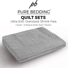 Pure Bedding Quilt Set Full/Queen Size Light Grey - Oversized Bedspread - Soft Microfiber Lightweight Coverlet for All Season - 3 Piece Includes 1 Quilt and 2 Shams, Geometric Pattern