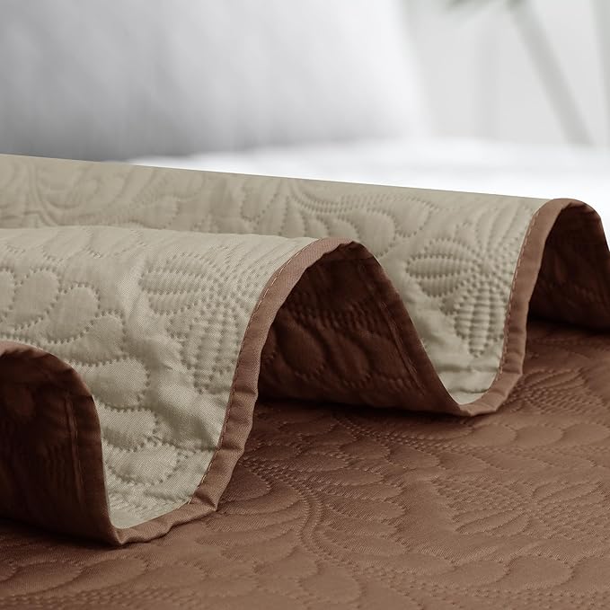 Easy-Going Twin Size Reversible Quilt Set with 1 Quilt and 1 Pillow Sham, Soft Bed Quilt Cover, Water Resistant Lightweight Microfiber Bedspread, Stain Resistant, Olive Leaf-Brown/Beige