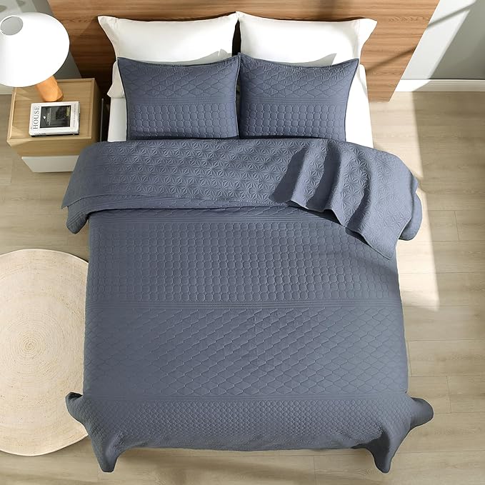 HORIMOTE HOME Steel Blue Queen Size Quilt Set - Soft Microfiber Bedspread with 2 Shams, Lightweight & All-Season Geometric Coverlet for Cozy Bedding