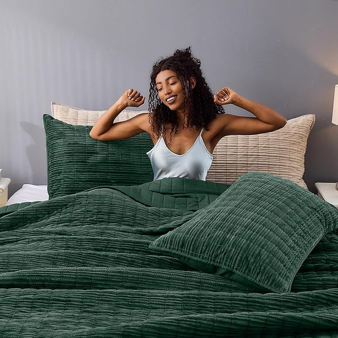 Wonderful Luxury Velvet Quilt - Striped Channel Stitch Forest Green Quilt Queen, Soft Corduroy Lightweight Comforter, Pet-Friendly, Tear-Resistant, Bedspread Coverlet Bedding for All Season,94"x94"