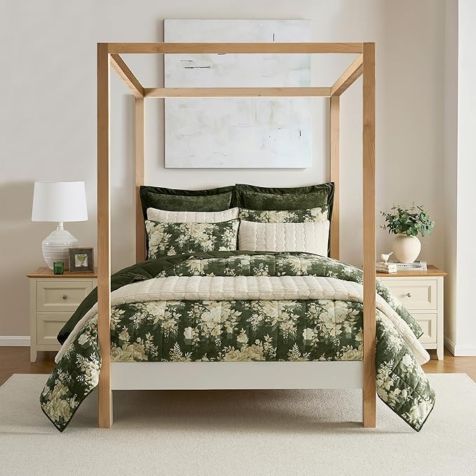 Wonderful Velvet Quilt Set, Box Stitched Army Green Velvet Lightweight Comforter King, Elegant Floral Printed, Pet-Friendly, Luxury Soft Cozy Bedspread Coverlet Bedding Set for All Season,106"x94"