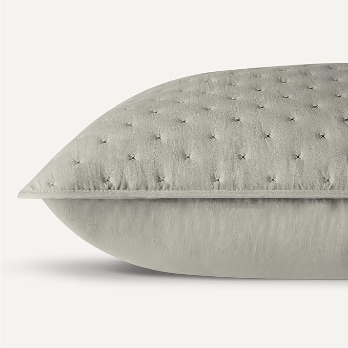 Amazon Basics Brushed Microfiber Quilt Set, Extra Soft with Natural Texture, 3-Piece,Queen/Full, Grey