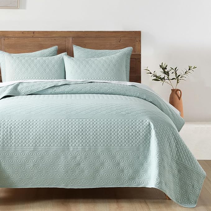HORIMOTE HOME Sprout Green King Size Quilt Set - Soft Microfiber Bedspread with 2 Shams, Lightweight & All-Season Geometric Coverlet for Cozy Bedding