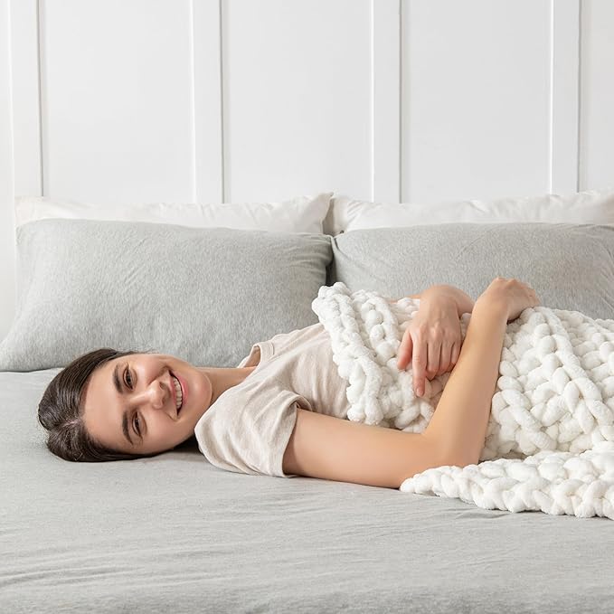 Maetoow Handmade 15 lb Soft Knitted Weighted Blanket, 48x 72 in Breathable Chunky Knit Gravity Blanket Throw, Home Decor for Sofa Couch Bed, Cream