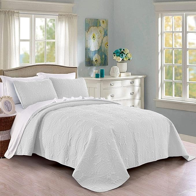 Pure Bedding Quilt Set Full/Queen Size White - Oversized Bedspread - Soft Microfiber Lightweight Coverlet for All Season - 3 Piece Includes 1 Quilt and 2 Shams, Geometric Pattern