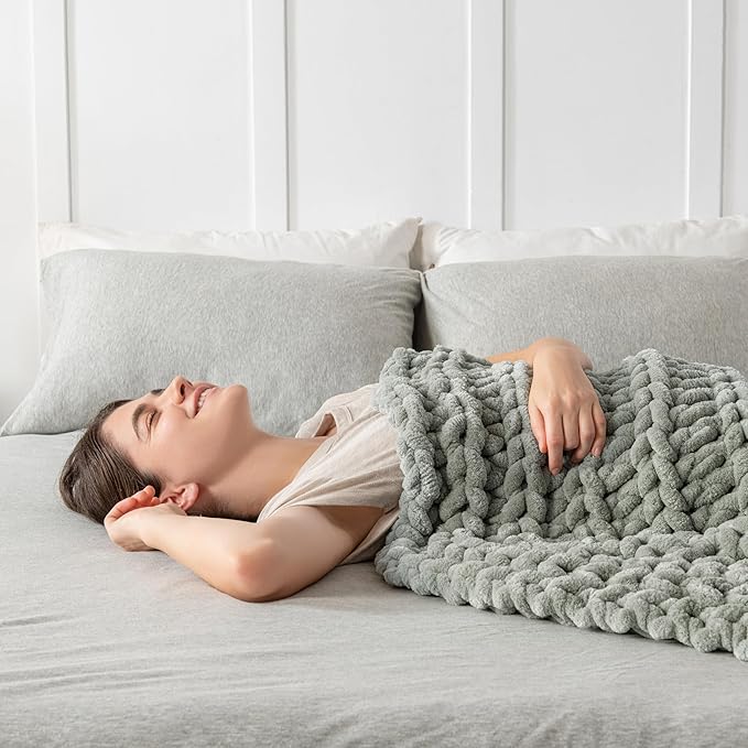 Maetoow Handmade 10 lb Soft Knitted Weighted Blanket, 40 x 60 in Breathable Chunky Knit Gravity Blanket Throw, Home Decor for Sofa Couch Bed, Sage Green