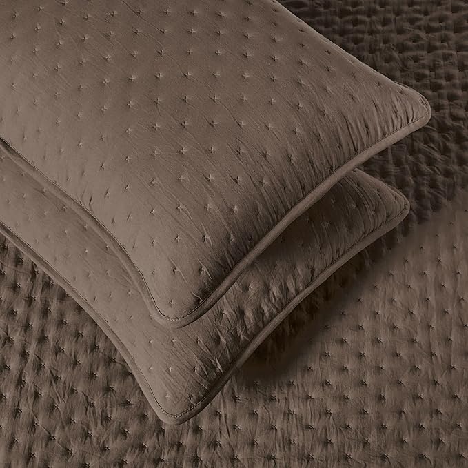 Amazon Basics Brushed Microfiber Quilt Set, Extra Soft with Natural Texture, 3-Piece,Queen/Full, Brown