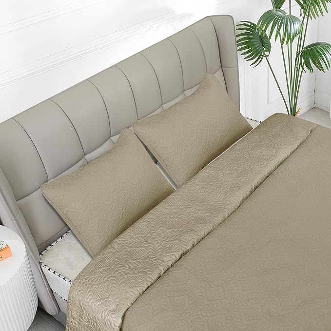Easy-Going Full/Queen Size Reversible Quilt Set with 1 Quilt and 2 Pillow Shams, Soft Bed Quilt Cover, Water Resistant Lightweight Microfiber Bedspread, Stain Resistant, Olive Leaf-Beige/Beige