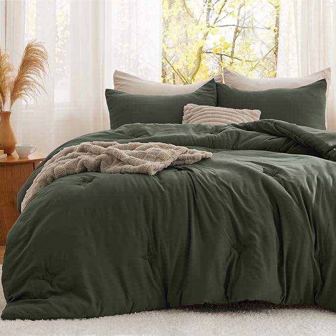 Bedsure Queen Comforter Set Olive Green, Soft Prewashed Queen Size Bedding, Quilted Comforter with Clover Design, Down Alternative Comforter for All Seasons, 3 Pieces Bed Set with 2 Pillow Shams