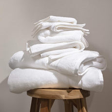 100% Organic Cotton Bath Towel Set | Bathroom Luxury Towel Set of 6 | GOTS Certified | Hotel Premium Towels | 700 GSM | 2 Bath Towels 30 x 56 | 2 Hand Towels 16 x 30 | 2 Wash Cloths 13 x 13 | White