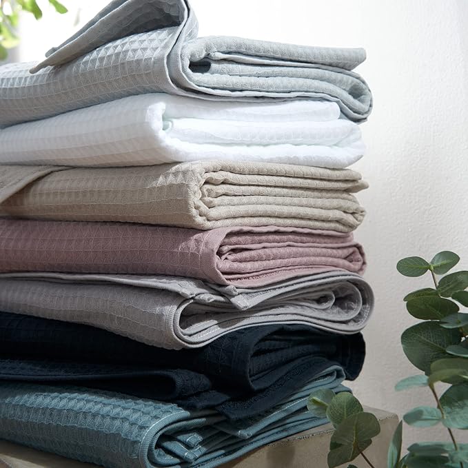 UCHINO Waffle Twist Cotton Weave Bath Towel for Bathroom Lightweight Absorbent Quick Dry Honeycomb Texture Solid Terry Loop Reverse 30" x 60", 1 Bath Towel, Eucalyptus
