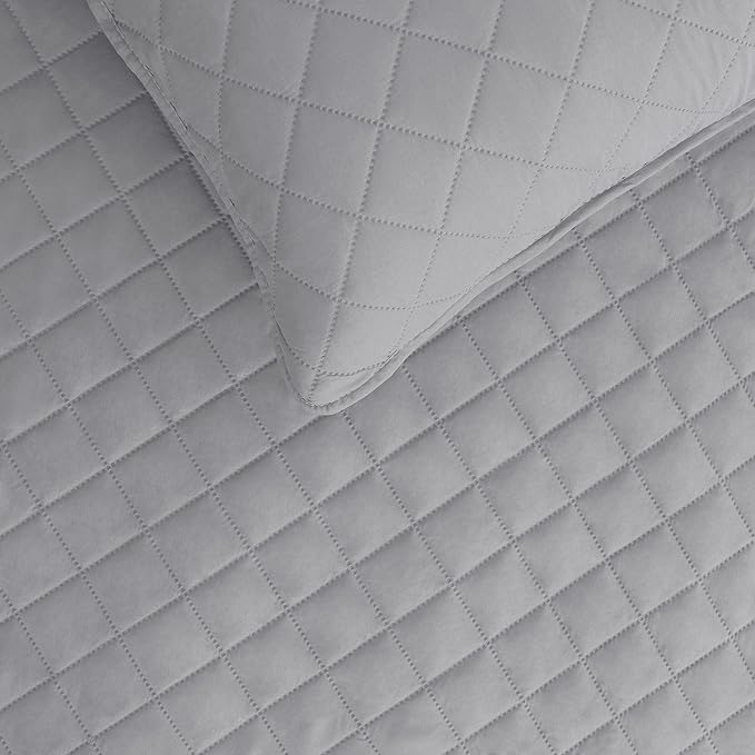 Easy-Going California King Size Reversible Quilt Set with 1 Quilt and 2 Pillow Shams, Soft Bed Quilt Cover, Water Resistant Lightweight Microfiber Bedspread, Stain Resistant, Light Gray/Ivory