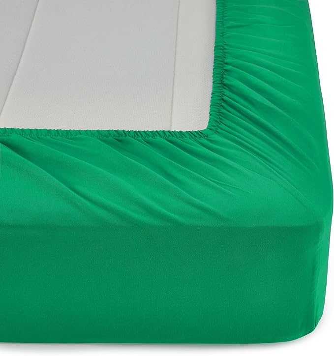 Amazon Basics 5 Piece Soft Microfiber Kid's Bed-in-a-Bag Bedding Set, Twin, Green, Solid