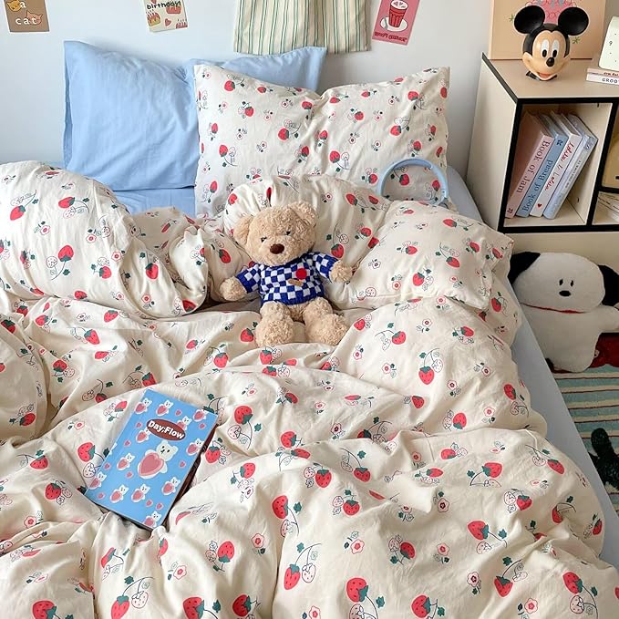 mixinni Strawberry Duvet Cover Set Queen Size - 3 Piece Cute Pink Strawberry Bedding Set, Lightweight & Breathable, Includes 1 Soft Aesthetic Duvet Cover & 2 Pillowcases Perfect for Girls
