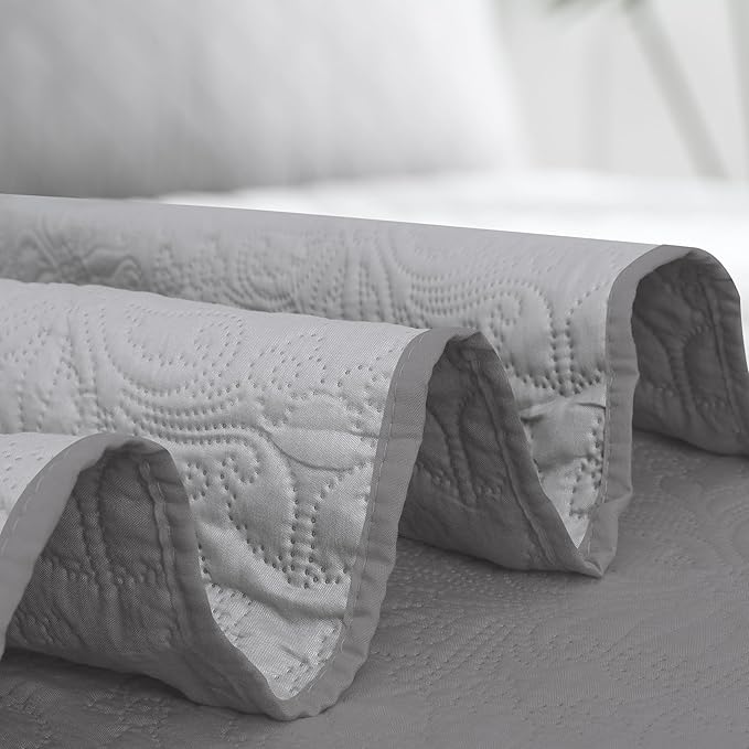Easy-Going King Size Reversible Quilt Set with 1 Quilt and 2 Pillow Shams, Soft Bed Quilt Cover, Water Resistant Lightweight Microfiber Bedspread, Stain Resistant, Damask-Gray/Light Gray