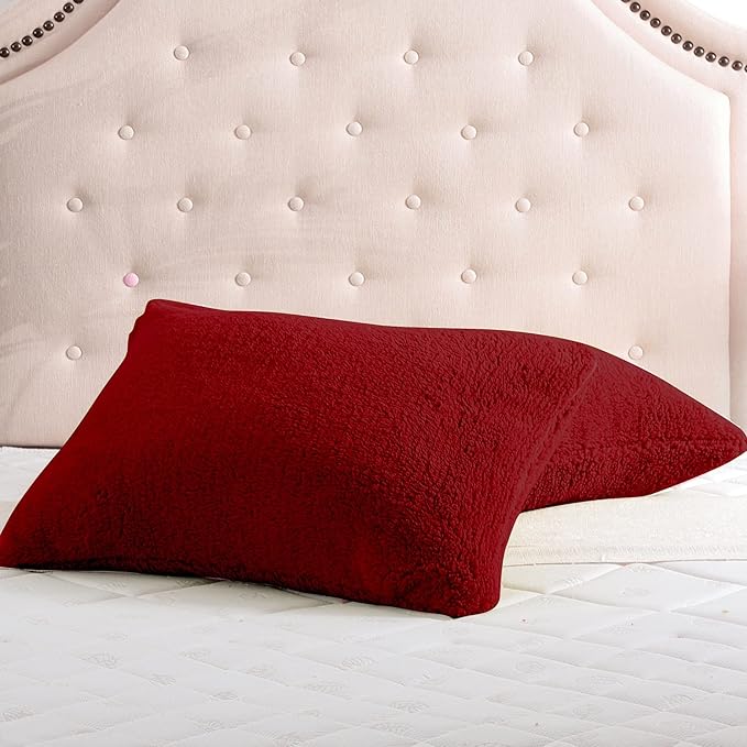 Reafort Ultra Soft Sherpa Pillowcases Pillow Covers Standard Size 20"x26" Pack of 2 with Zipper Closure (Red, 20”x26” Standard Sham)
