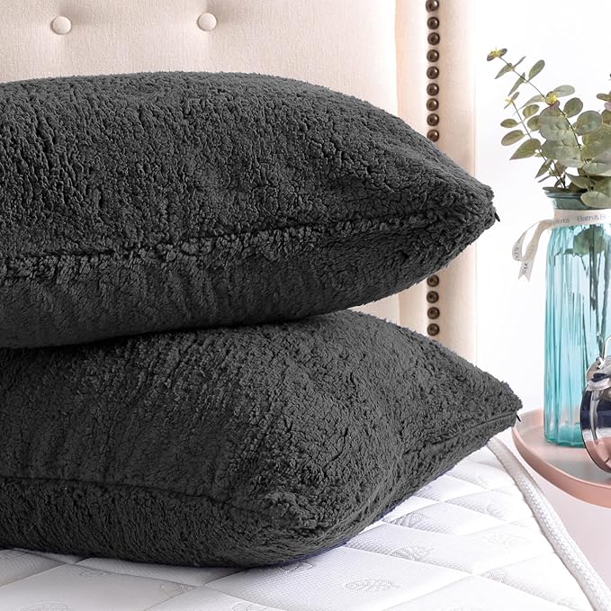 Reafort Ultra Soft Sherpa Pillowcases Pillow Covers Standard Size 20"x26" Pack of 2 with Zipper Closure (Black, 20”x26” Standard Sham)
