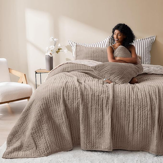 Wonderful Luxury Velvet Quilt - Striped Channel Stitch Apricot Beige Quilt King, Soft Velvet Lightweight Comforter, Pet-Friendly, Tear-resistant, Bedspread Coverlet Bedding Set for All Season,106"x94"