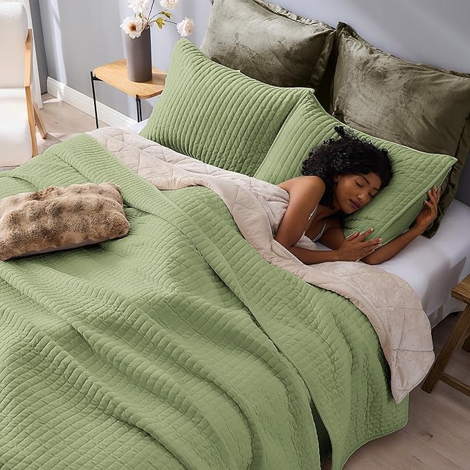 Wonderful Velvet Quilt Queen Size Stitched Green Bedding Set, Brushed Stitched Lightweight Comforter, Luxious Boho Bedspread Soft Faux Suede Coverlet with Shams for All Season (Mint Green)