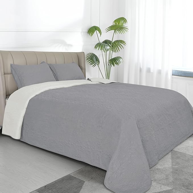 Easy-Going King Size Reversible Quilt Set with 1 Quilt and 2 Pillow Shams, Soft Bed Quilt Cover, Water Resistant Lightweight Microfiber Bedspread, Stain Resistant, Damask-Light Gray/Ivory