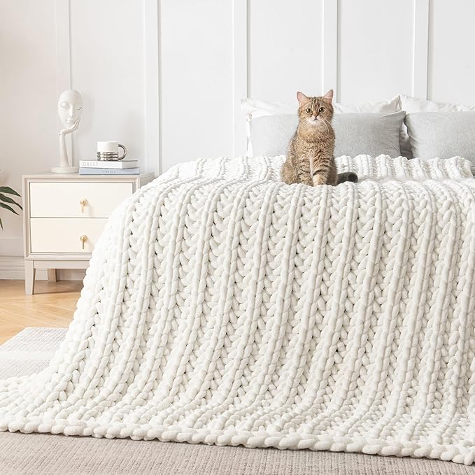 Maetoow Handmade 20 lb Soft Knitted Weighted Blanket, 60 x 80 in Breathable Chunky Knit Gravity Blanket Throw, Home Decor for Sofa Couch Bed, Cream