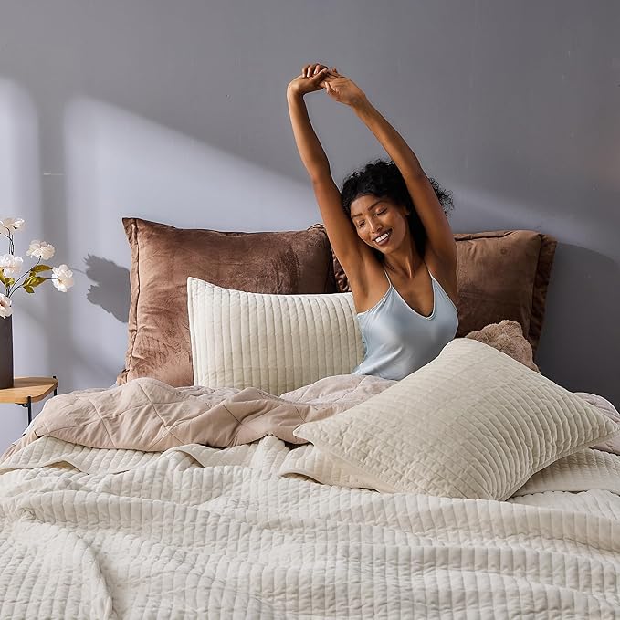 Wonderful Luxury Velvet Quilt - Striped Channel Stitch Cream Quilt Queen, Velvet Lightweight Comforter, Pet-Friendly, Tear-Resistant Bedspread Coverlet Bedding Set for All Season,94"x94"