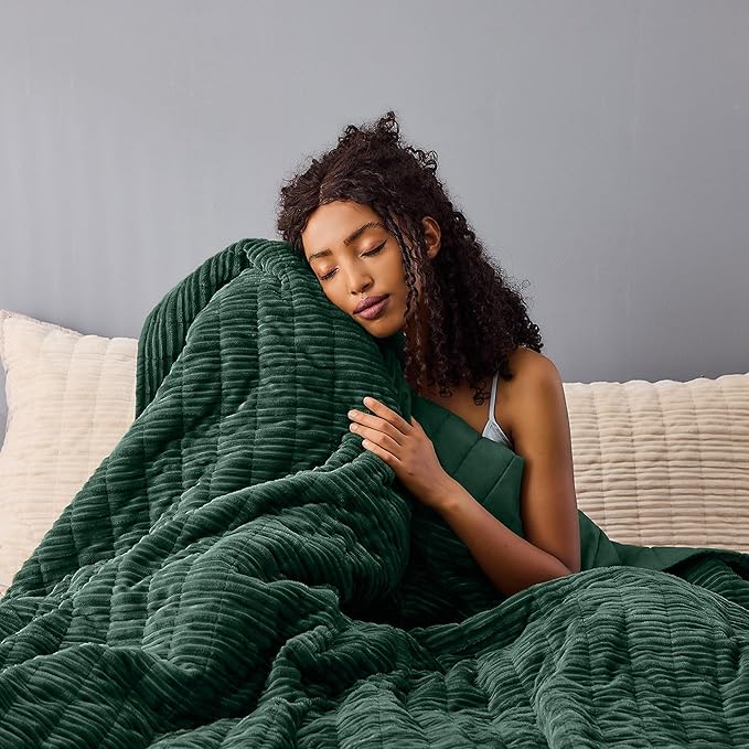 Wonderful Luxury Velvet Quilt - Striped Channel Stitch Forest Green Quilt Queen, Soft Corduroy Lightweight Comforter, Pet-Friendly, Tear-Resistant, Bedspread Coverlet Bedding for All Season,94"x94"