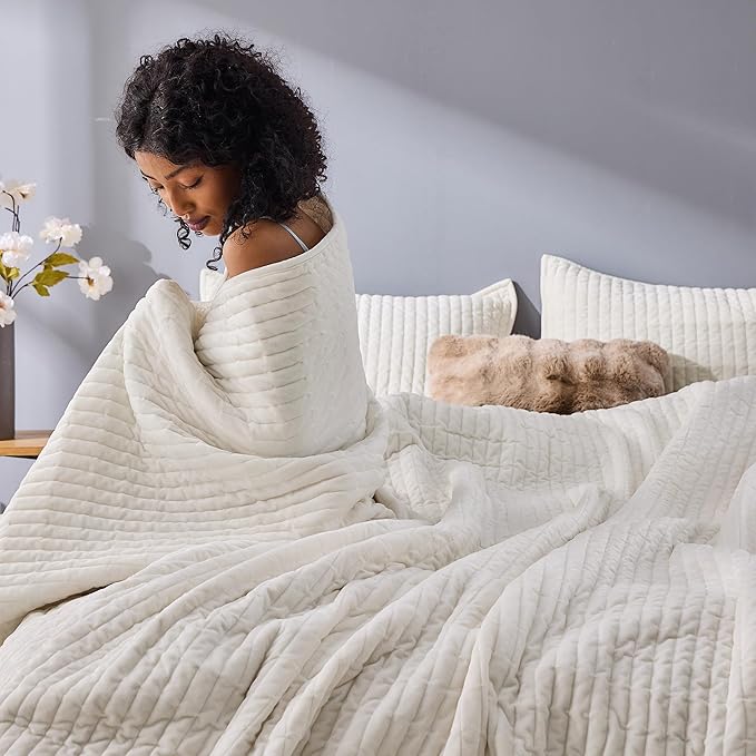 Wonderful Luxury Velvet Quilt - Striped Channel Stitch Cream Quilt King, Soft Velvet Lightweight Comforter, Pet-Friendly, Tear-Resistant, Bedspread Coverlet Bedding Set for All Season,106"x94"