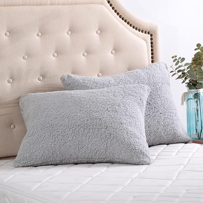 Reafort Ultra Soft Sherpa Pillowcases Pillow Covers Standard Size 20"x26" Pack of 2 with Zipper Closure (Silver Grey, 20”x26” Standard Sham)