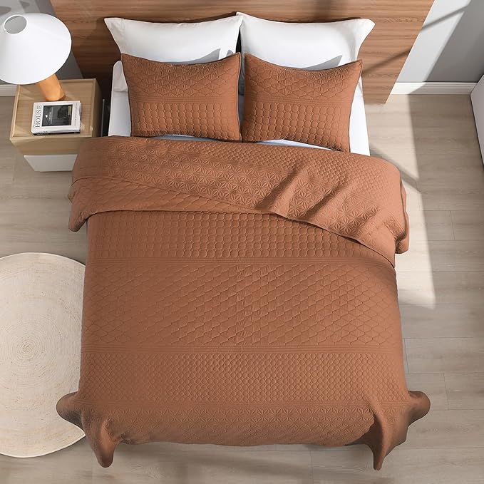 HORIMOTE HOME Burnt Orange Queen Size Quilt Set - Soft Microfiber Bedspread with 2 Shams, Lightweight & All-Season Geometric Coverlet for Cozy Bedding