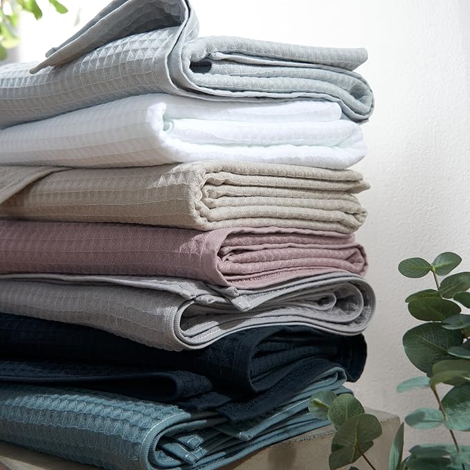 UCHINO Waffle Twist Cotton Weave Hand Towel for Bathroom Lightweight Absorbent Quick Dry Honeycomb Texture Solid Terry Loop Reverse 20" x 30", 1 Hand Towel, Ebony