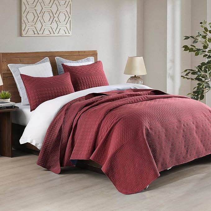 HORIMOTE HOME Burgundy Red Queen Size Quilt Set - Soft Microfiber Bedspread with 2 Shams, Lightweight & All-Season Geometric Coverlet for Cozy Bedding