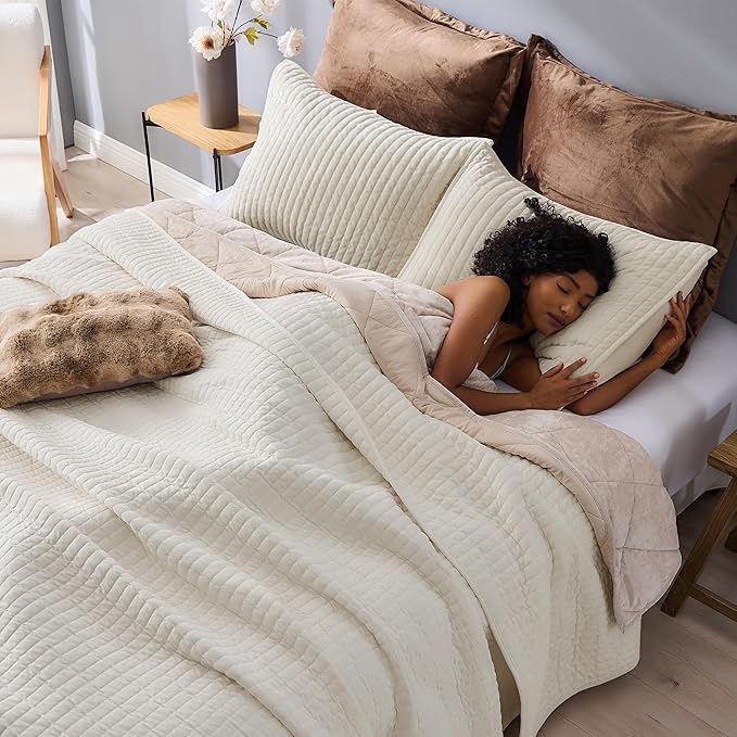Wonderful Luxury Velvet Quilt - Striped Channel Stitch Cream Quilt Queen, Velvet Lightweight Comforter, Pet-Friendly, Tear-Resistant Bedspread Coverlet Bedding Set for All Season,94"x94"