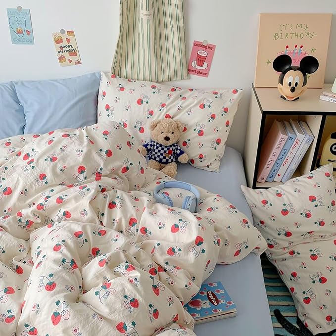 mixinni Strawberry Duvet Cover Set Queen Size - 3 Piece Cute Pink Strawberry Bedding Set, Lightweight & Breathable, Includes 1 Soft Aesthetic Duvet Cover & 2 Pillowcases Perfect for Girls