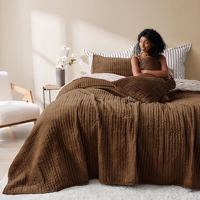 Wonderful Luxury Velvet Quilt - Striped Channel Stitch Brown Quilt King, Soft Velvet Lightweight Comforter, Pet-Friendly, Tear-Resistant, Bedspread Coverlet Bedding Set for All Season,106"x94"