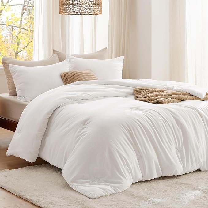 Bedsure California King Comforter Set White, Soft Prewashed Cal King Bedding, Quilted Comforter with Clover Design, Down Alternative Comforter for All Seasons, 3 Pieces Bed Set with 2 Pillow Shams