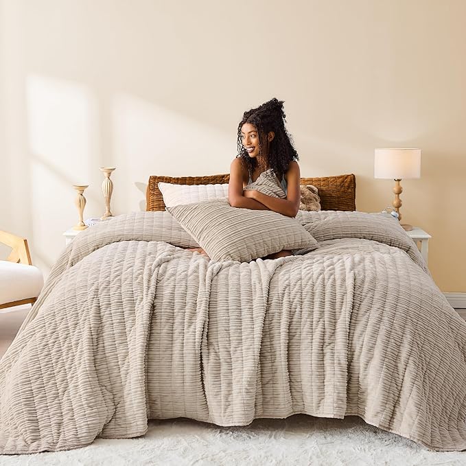 Wonderful Luxury Velvet Quilt - Striped Channel Stitch Beige Quilt King, Soft Corduroy Lightweight Comforter, Pet-Friendly, Tear-Resistant, Bedspread Coverlet Bedding Set for All Season,106"x94"