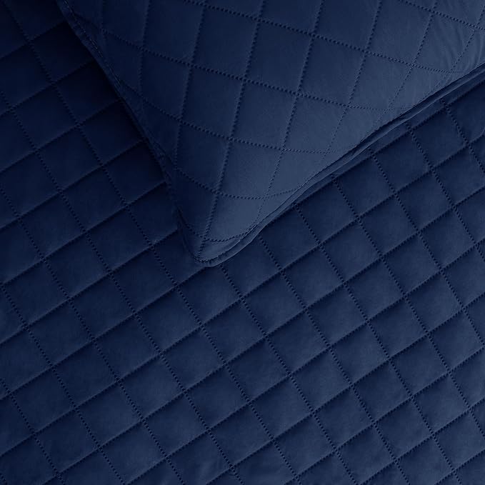 Easy-Going King Size Reversible Quilt Set with 1 Quilt and 2 Pillow Shams, Soft Bed Quilt Cover, Water Resistant Lightweight Microfiber Bedspread, Stain Resistant, Navy/Ivory