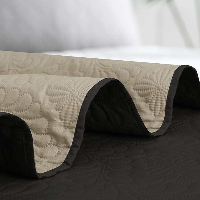 Easy-Going Twin Size Reversible Quilt Set with 1 Quilt and 1 Pillow Sham, Soft Bed Quilt Cover, Water Resistant Lightweight Microfiber Bedspread, Stain Resistant, Olive Leaf-Black/Beige