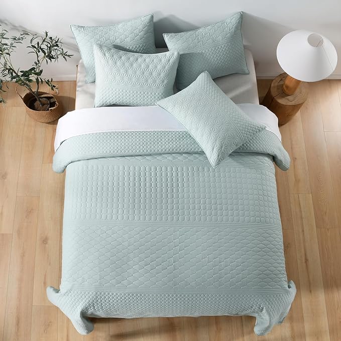HORIMOTE HOME Sprout Green King Size Quilt Set - Soft Microfiber Bedspread with 2 Shams, Lightweight & All-Season Geometric Coverlet for Cozy Bedding