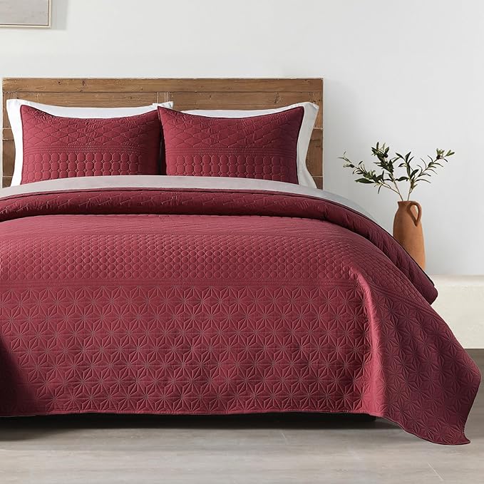 HORIMOTE HOME Burgundy Red Queen Size Quilt Set - Soft Microfiber Bedspread with 2 Shams, Lightweight & All-Season Geometric Coverlet for Cozy Bedding