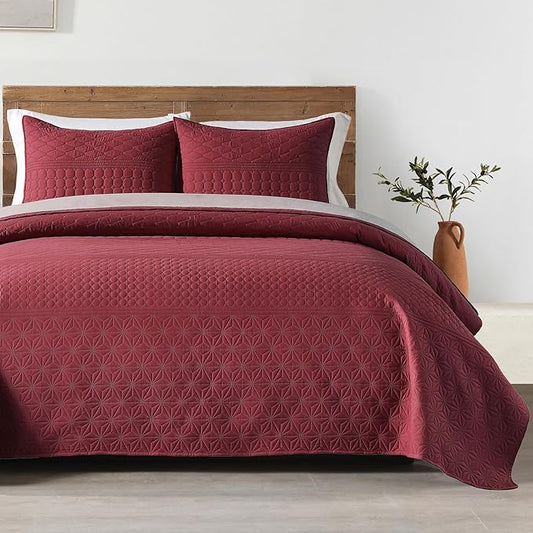 HORIMOTE HOME Burgundy Red Queen Size Quilt Set - Soft Microfiber Bedspread with 2 Shams, Lightweight & All-Season Geometric Coverlet for Cozy Bedding