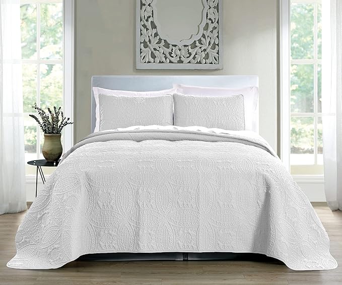 Pure Bedding Quilt Set Full/Queen Size White - Oversized Bedspread - Soft Microfiber Lightweight Coverlet for All Season - 3 Piece Includes 1 Quilt and 2 Shams, Geometric Pattern