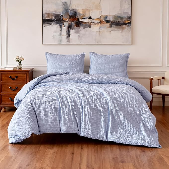 Amazon Basics Jacquard Geometric Microfiber 3-Piece Duvet Cover Set, Includes 1 Duvet Cover and 2 Pillow Shams, California King, Blue Striped