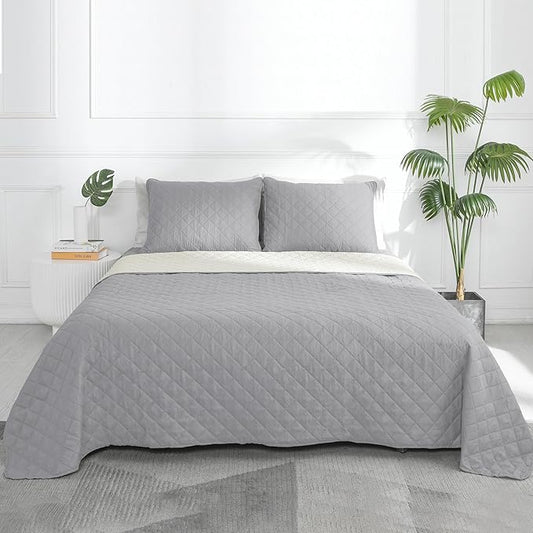 Easy-Going California King Size Reversible Quilt Set with 1 Quilt and 2 Pillow Shams, Soft Bed Quilt Cover, Water Resistant Lightweight Microfiber Bedspread, Stain Resistant, Light Gray/Ivory