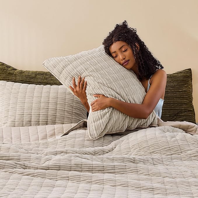 Wonderful Luxury Velvet Quilt - Striped Channel Stitch Beige Quilt Queen, Soft Corduroy Lightweight Comforter, Pet-Friendly, Tear-Resistant, Bedspread Coverlet Bedding Set for All Season,94"x94"