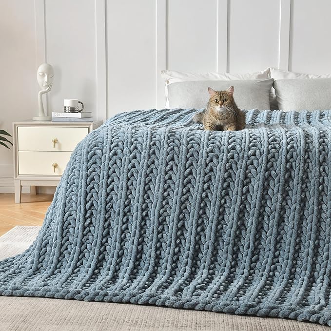 Maetoow Handmade 20 lb Soft Knitted Weighted Blanket, 60 x 80 in Breathable Chunky Knit Gravity Blanket Throw, Home Decor for Sofa Couch Bed, Airy Blue