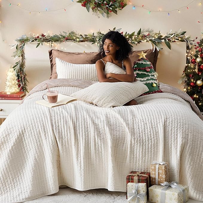 Wonderful Luxury Velvet Quilt - Striped Channel Stitch Cream Quilt Queen, Velvet Lightweight Comforter, Pet-Friendly, Tear-Resistant Bedspread Coverlet Bedding Set for All Season,94"x94"